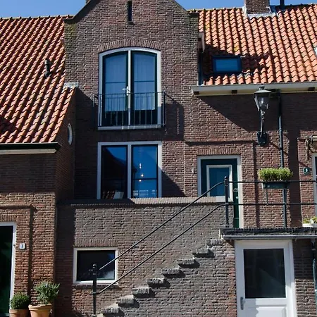 Dorpsplein Apartment *